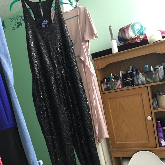 Beautiful sequin full length jumpsuit - Picture 3 of 10